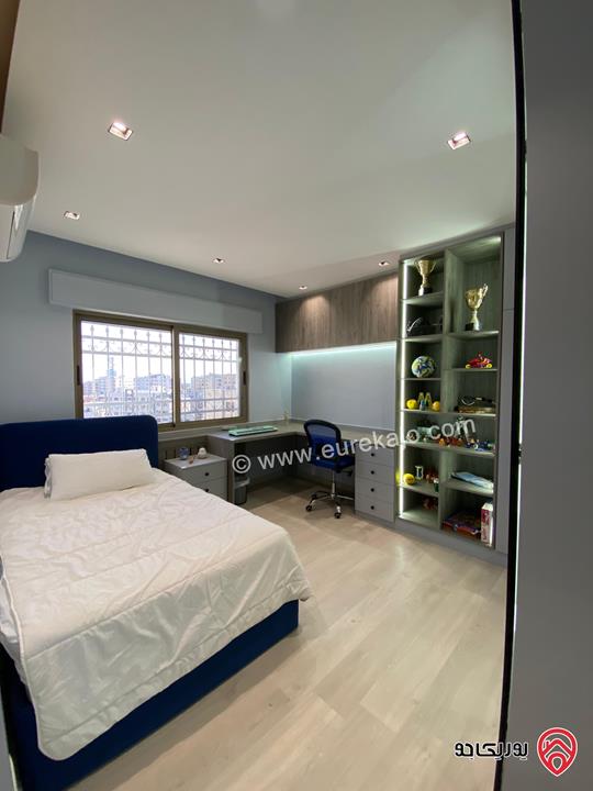 شقة طابق ثالث مع روف فاخرة جدا مساحة 380م للبيع في عمان - خلدا