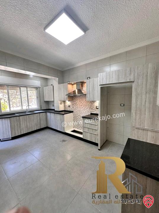 شقة مميزة مساحة 180م داخلي و 300م خارجي للبيع في عمان - الرونق 