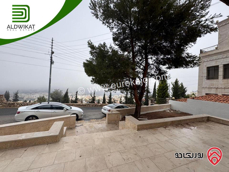 فيلا مستقلة للبيع في عمان - صويلح بالقرب من الحمر مساحة الأرض860م مساحة البناء 390م موقع اطلالة