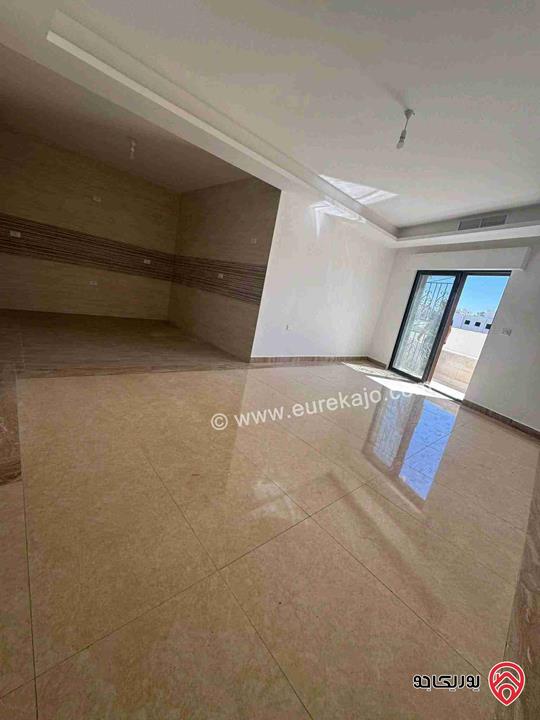 شقة ديلوكس طابق تسوية مساحة 180م داخلي و 40م خارجي للايجار في عمان - مرج الحمام 