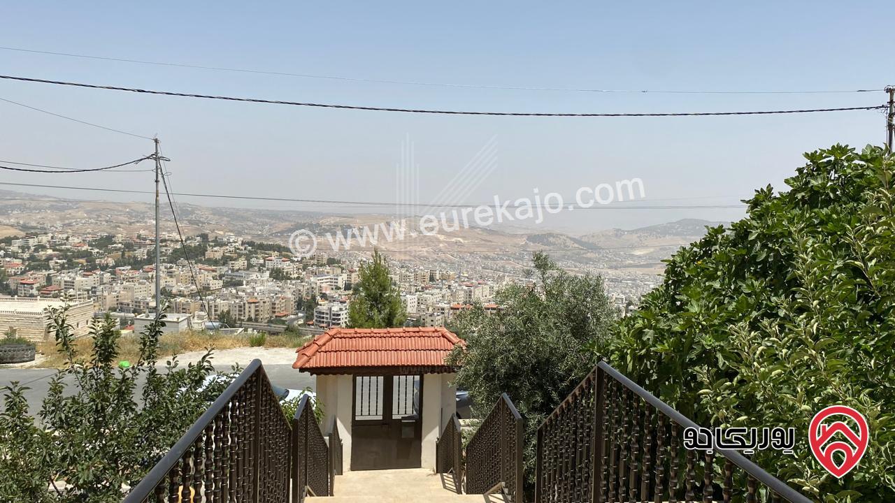 فيلا مميزة مستقلة مساحة 317م على ارض 1209م للبيع في الحمر