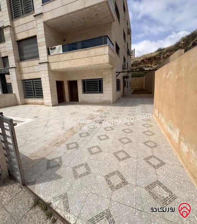 شقة طابق أرضي مساحة 216م داخلي و 110م خارجي للايجار في عمان - عبدون