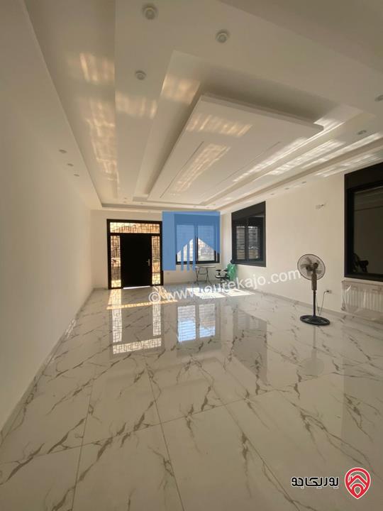 شقة أرضية فاخرة للبيع في عمان - خلدا قرب إشارة البنك العربي ومركز زها 220م مع ترس 50م لم تسكن