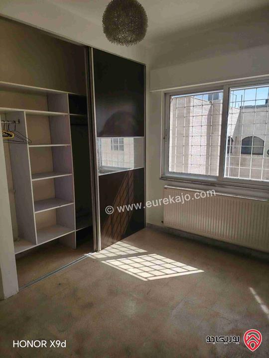 شقة طابق ثالث مساحة 165م للإبحار في عمان - ام السماق بالقرب من مكة مول 