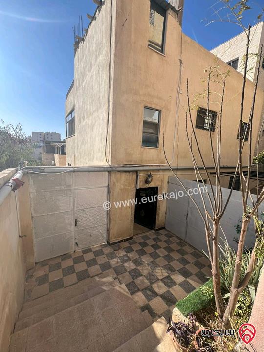 شقة طابق ثاني مساحة 110م للبيع في الرصيفة