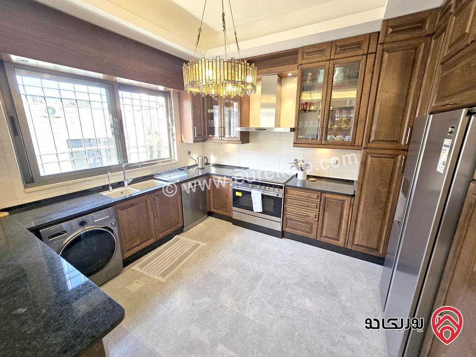 شقة مفروشة فخمة طابق ثاني مساحة 180م للايجار في جبل عمان