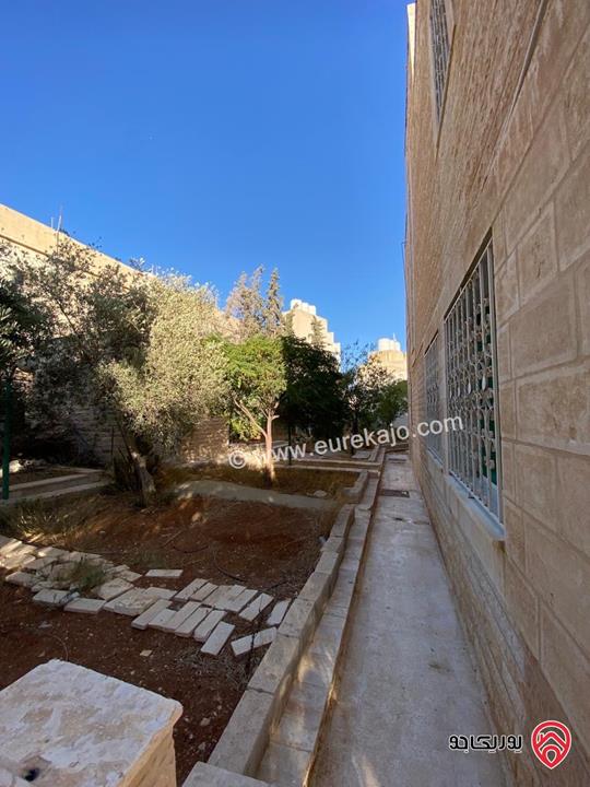 فيلا طابقين مساحة 400م على ارض 824م للبيع في الزرقاء الجديدة