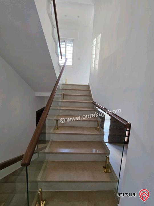 فيلا مساحة 300م على أرض 500م للايجار في عمان - أم السماق خلف مجع جبر بالقرب من نادي فتنس 