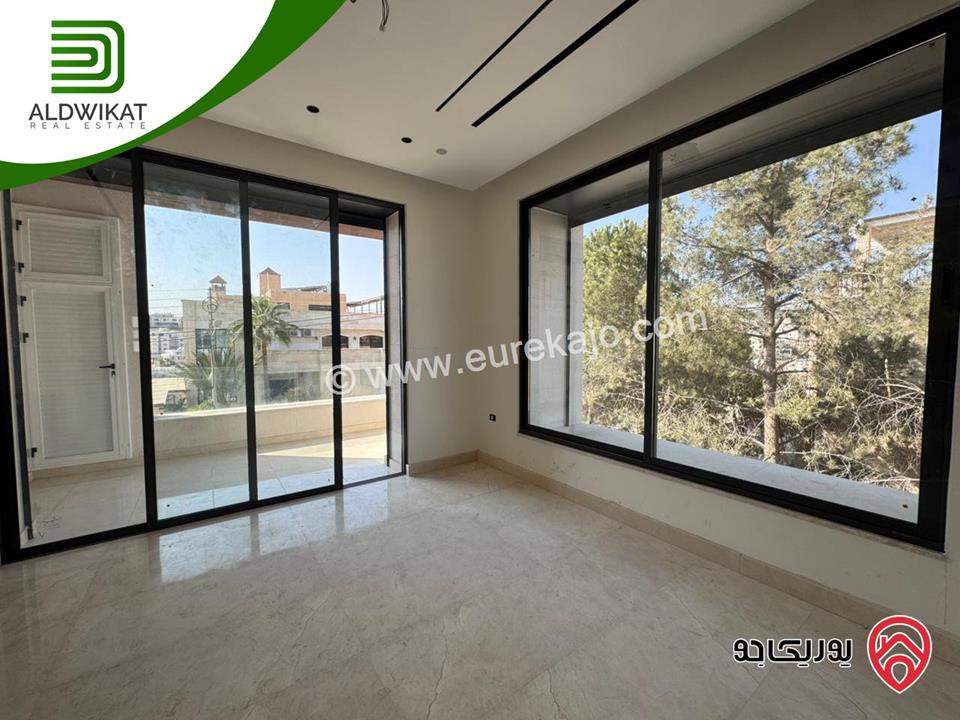 فيلا متلاصقة للبيع في عمان - دابوق مساحة الارض 500م ، البناء 780م ، الحديقة 50م والترس 150م