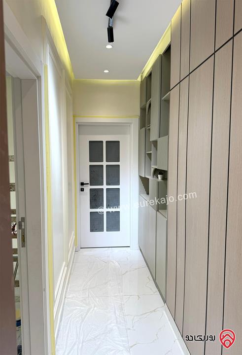 شقة شبه أرضية مساحة 135م داخلي مع حديقة 130م مفروشة بالكامل للايجار في عمان - عبدون