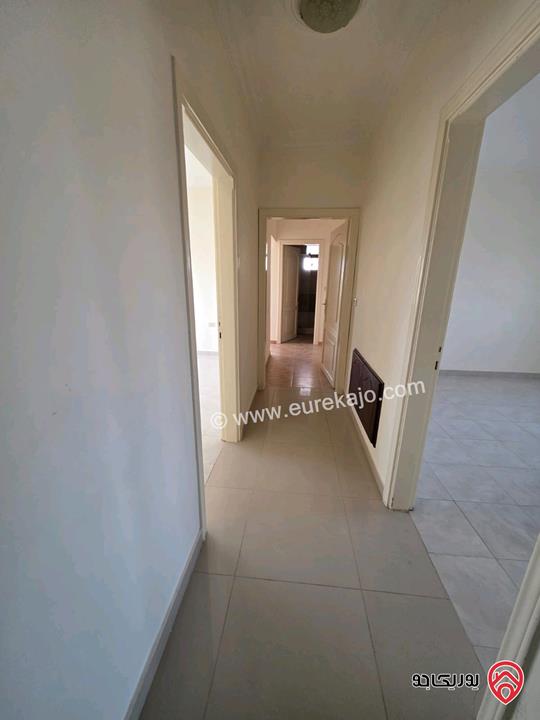 شقة طابق ثالث مساحة 190م للإيجار فارغة في عمان - خلدا 