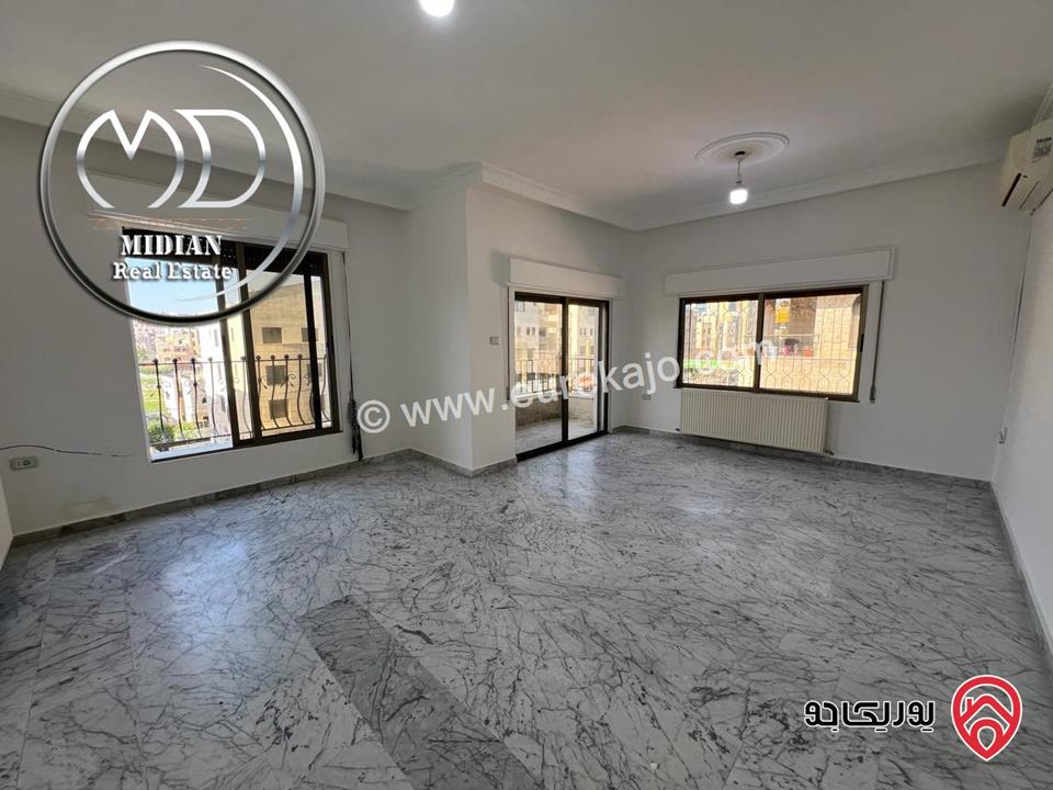 شقة مساحة 170م طابق ثالث للبيع في عمان - ام اذينة تصلح للاستثمار بسعر مميز جداً