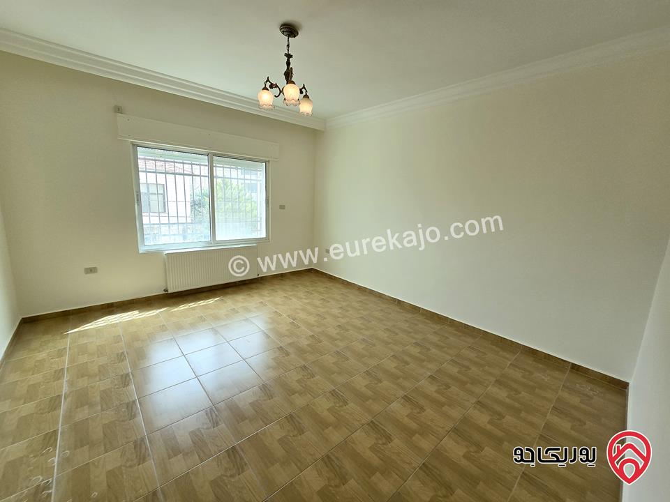 شقه طابقية مساحة 300 م طابق أول للإيجار السنوي في عمان - ضاحية الأمير راشد 