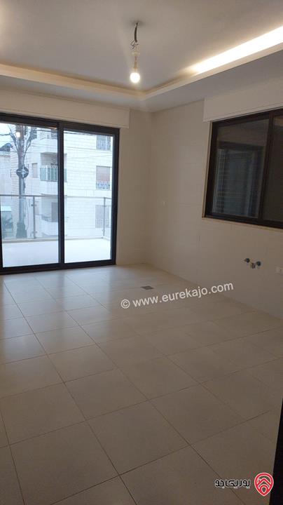 شقة مساحة 195م طابق أول للبيع في عمان - الشميساني