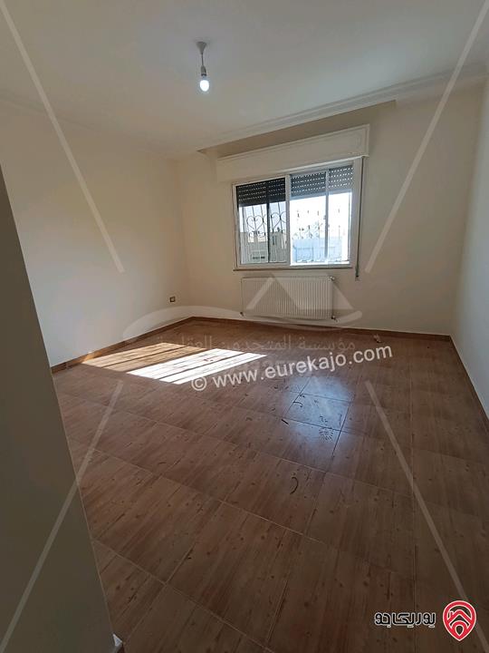 شقة فارغة طابق ثاني مساحة 200م للايجار في عمان - خلدا 