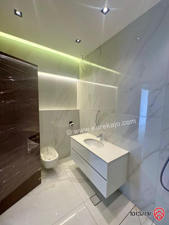 فيلا عدد 2 متلاصقتان مساحة البناء 885م على أرض 500م لكل فيلا للبيع في عمان - رجم عميش بإطلالة جميلة