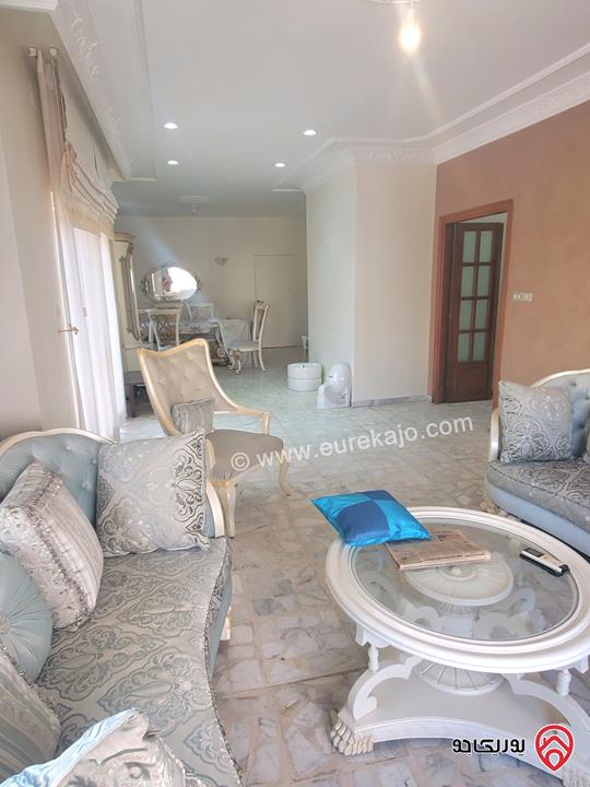 شقة طابقية مساحة 290م للبيع في عمان - الرابية 