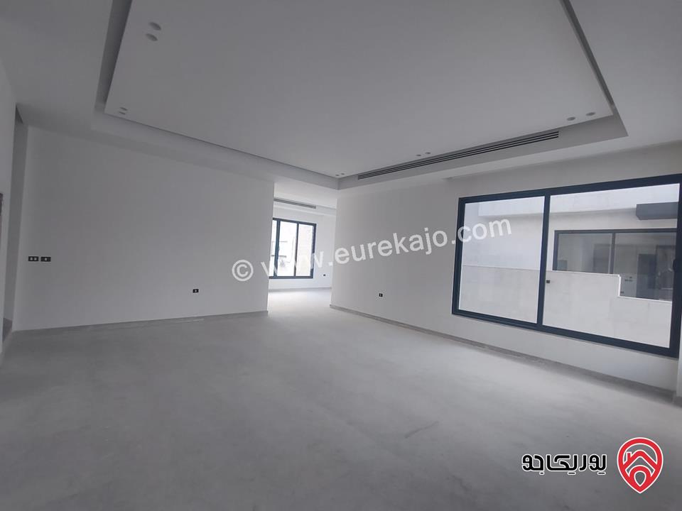 فلل متلاصقة مساحة الارض 250م مساحة البناء 500م للبيع في عمان - عبدون 