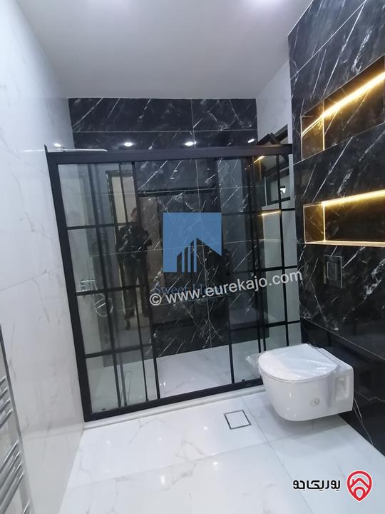 شقة فاخرة للبيع في عمان أم السماق - خلف السيتي مول وقرب مكة مول طابق ارضي 250م تشطيب سوبر ديلوكس لم تسكن