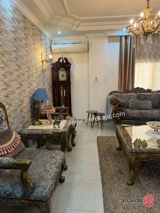 منزل فاخر مساحة 390م على أرض 500م للبيع في الزرقاء - جبل طارق