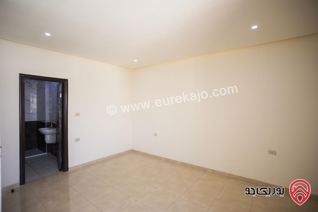 شقة طابق ثالث مع روف مساحة 135م للبيع بسعر 50 الف في عمان - ابو علندا من المالك 