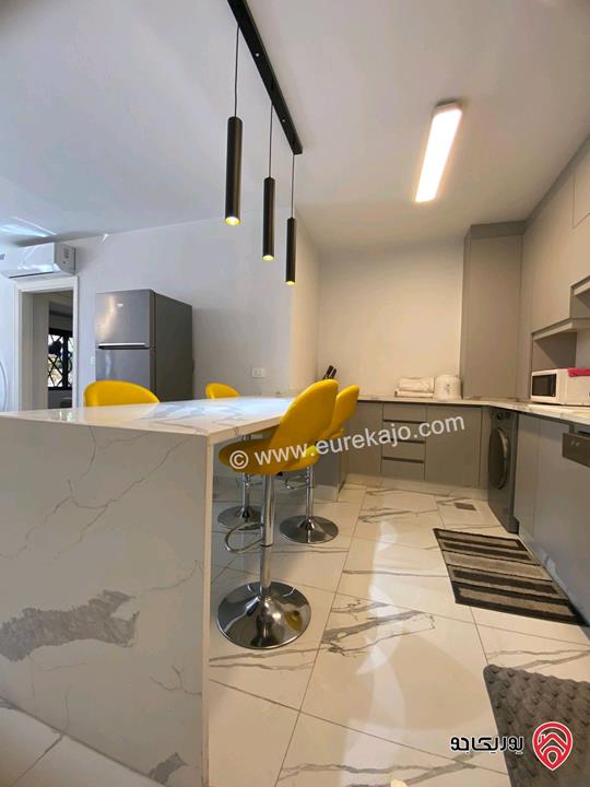 شقة مفروشة طابق أرضي مساحة 120م داخلي و 40م خارجي للإيجار في عمان - عبدون