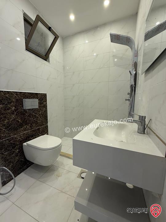 شقة للإيجار شبه ارضية مساحة 120م مع ترس 60م في عمان - ضاحية الاستقلال