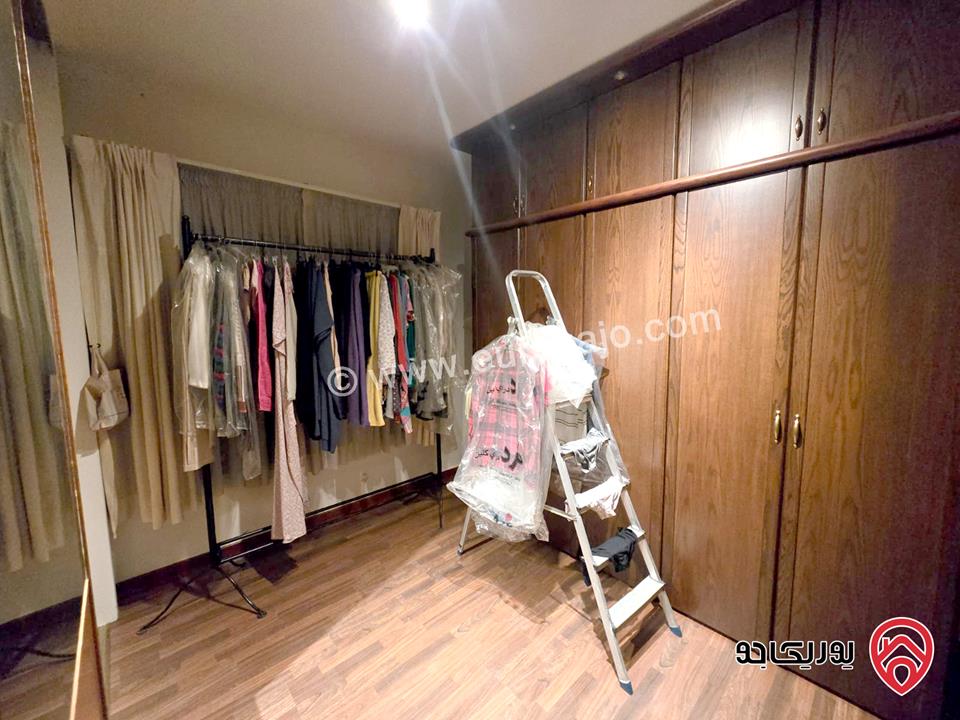 شقة مساحة 100م مع رووف 50م ( دوبلكس ) مفروشة للإيجار السنوي في عمان - أم أذينة