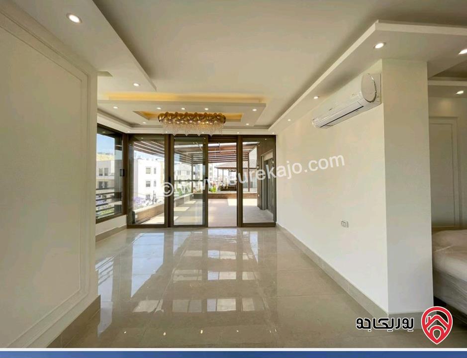 شقة طابقية (سكن خاص)مساحة 464م بإطلالة بانورامية منفردة و جميلة جداً على السيتي مول و حدائق الحسين وبالقرب من مكة مول للبيع في عمان - ام السماق  