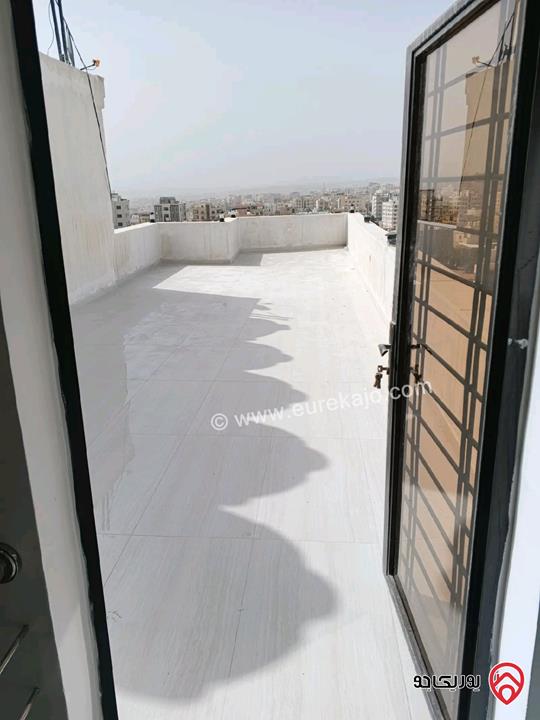 شقة طابق ثالث مع روف مساحة 202م للبيع في عمان - ابو نصير
