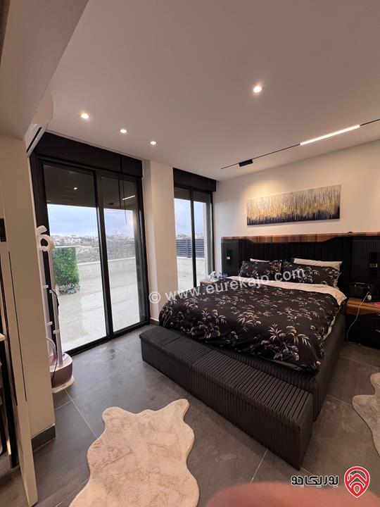 شقة فخمة طابق ثالث دوبلكس مساحة 300م للبيع مفروشة في عمان - مرج الحمام