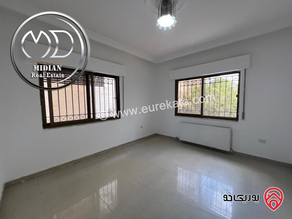 شقة شبه ارضي للبيع في عمان - ضاحية الرشيد مساحة 165م مع ترس و حديقة 50م سوبر ديلوكس بسعر مميز