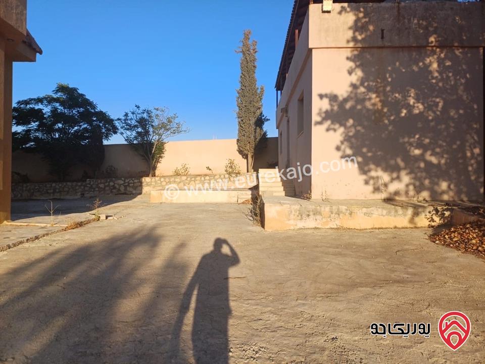 مزرعة مساحة الأرض 4 دونم و 811م والبناء 500م للبيع في البلقاء - تل الرمان