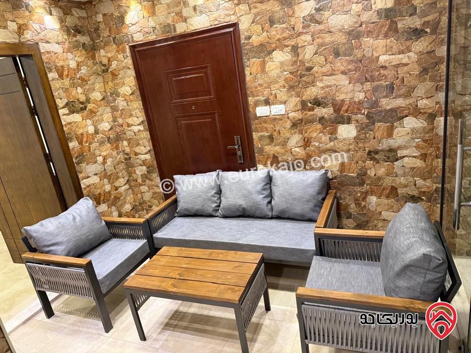 شقة سوبر ديلوكس طابق أخير مع روف مساحة 280م للايجار مفروشة في عمان - أم الكندم