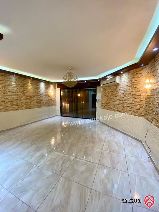 شقة شبه ارضية مساحة 120م على القوشان و 180م على الواقع للبيع في عمان - الياسمين