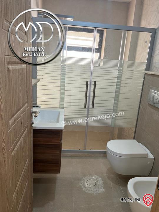 شقة ارضية فارغة للايجار في عمان - خلدا مساحة 165م مع ترس و حديقة 150م تشطيبات و ديكورات سوبر ديلوكس