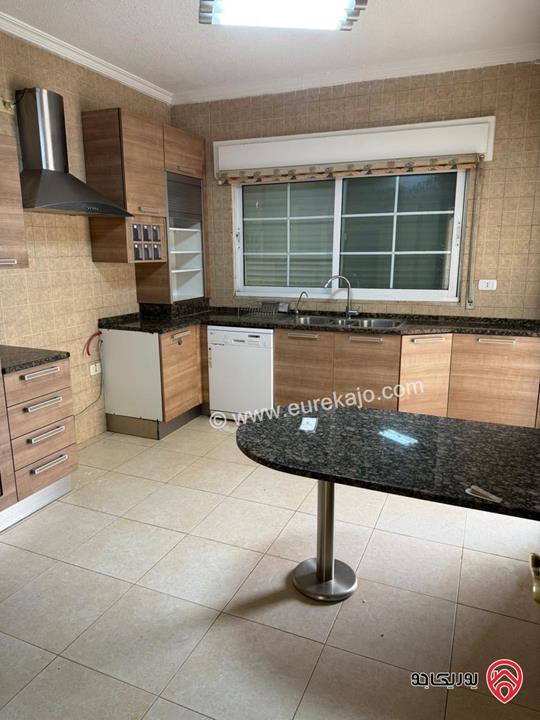 شقة طابق ثالث مساحة 190م للايجار في عمان - الكرسي