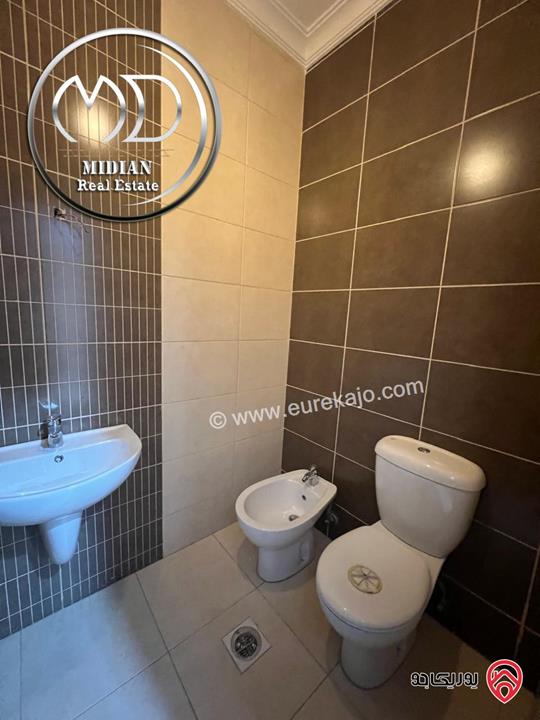 شقة شبه ارضي للبيع في عمان - ضاحية الرشيد مساحة 240م جديدة لم تسكن بسعر مميز جداً