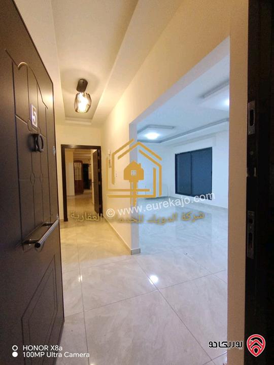 شقة سوبر ديلوكس طابق ارضي معلق مساحة 190م للإيجار في عمان - ام السماق 