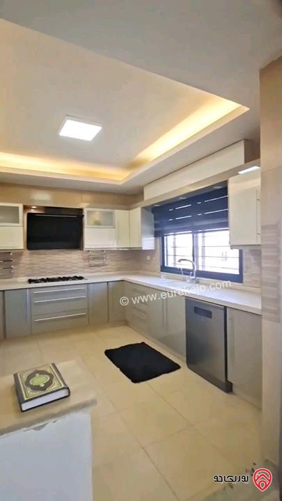 شقة طابقية مساحة 200م للبيع في عمان - ضاحية النخيل 