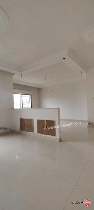 شقة طابق ثالث مساحة 273م للبيع في عمان - طبربور