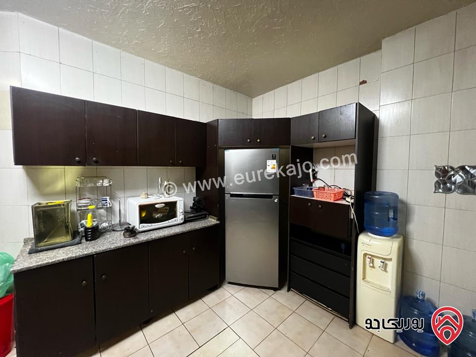 شقة شبه ارضية واسعة مساحة 194م داخلي و 150م خارجي للبيع في عمان - أم أذينة 