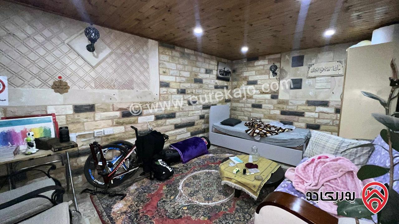 شقة ارضيه فاخرة للبيع في عمان - جبيهة مساحة 200م + 90م