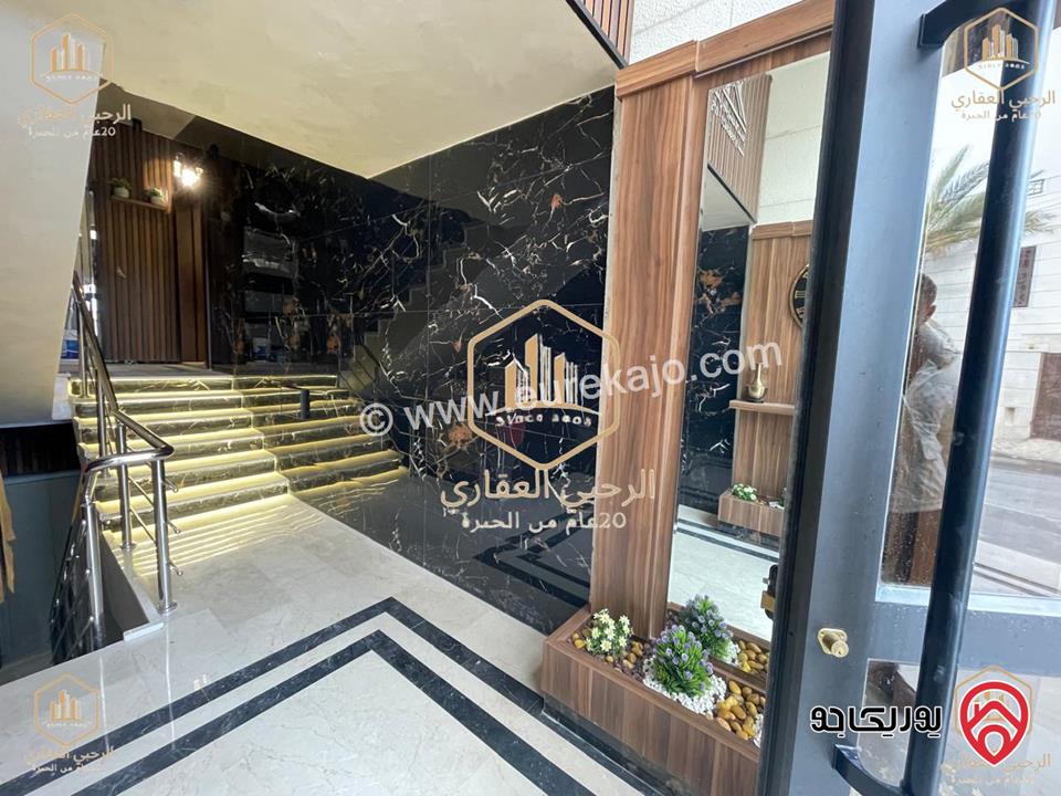 شقة فارغة أرضية مساحة 225م داخلي و 200م خارجي للايجار في عمان - الجبيهة