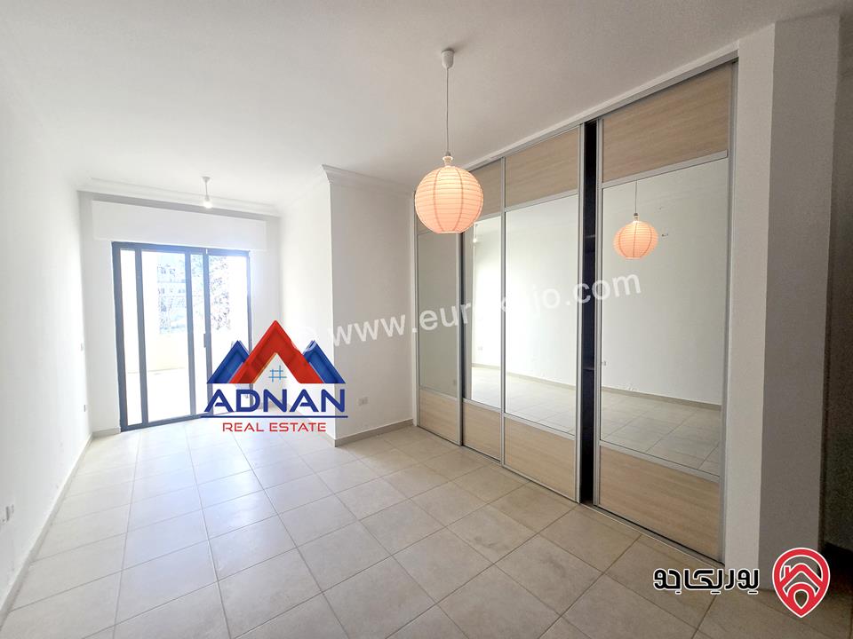 فيلا فخمة متلاصقة مساحة 650م على أرض 500م للايجار في عمان - عبدون