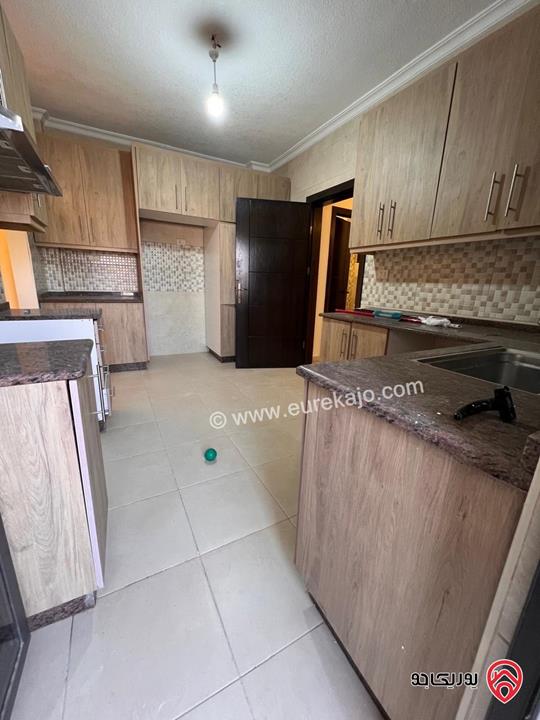 شقة طابق ثالث مساحة 160م للايجار في عمان - ام السماق 