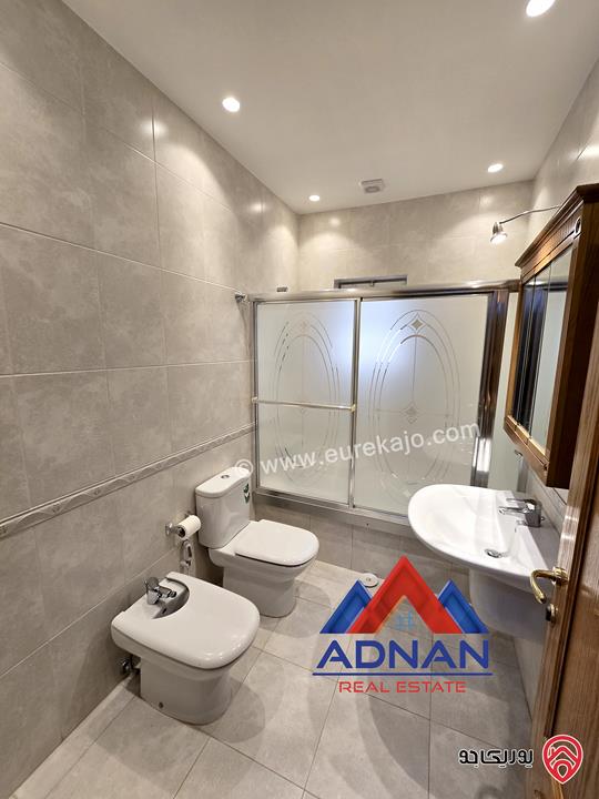 شقة طابقية مساحة 366 متر طابق ثاني للبيع في عمان - الصويفية