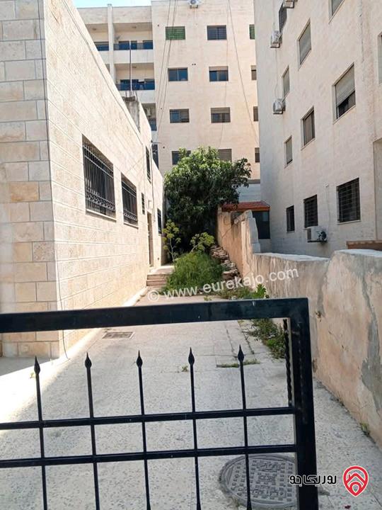 منزل مستقل مساحة 230م على أرض 889م للبيع في عمان - ضاحية الياسمين - في منطقة اسكان التلفزيون 
