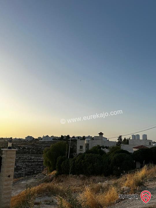ارض مساحة 631م سكن ج منسوب طابق للبيع في عمان - ناعور - حول الارض فلل تنفع لفيلا او اسكان 