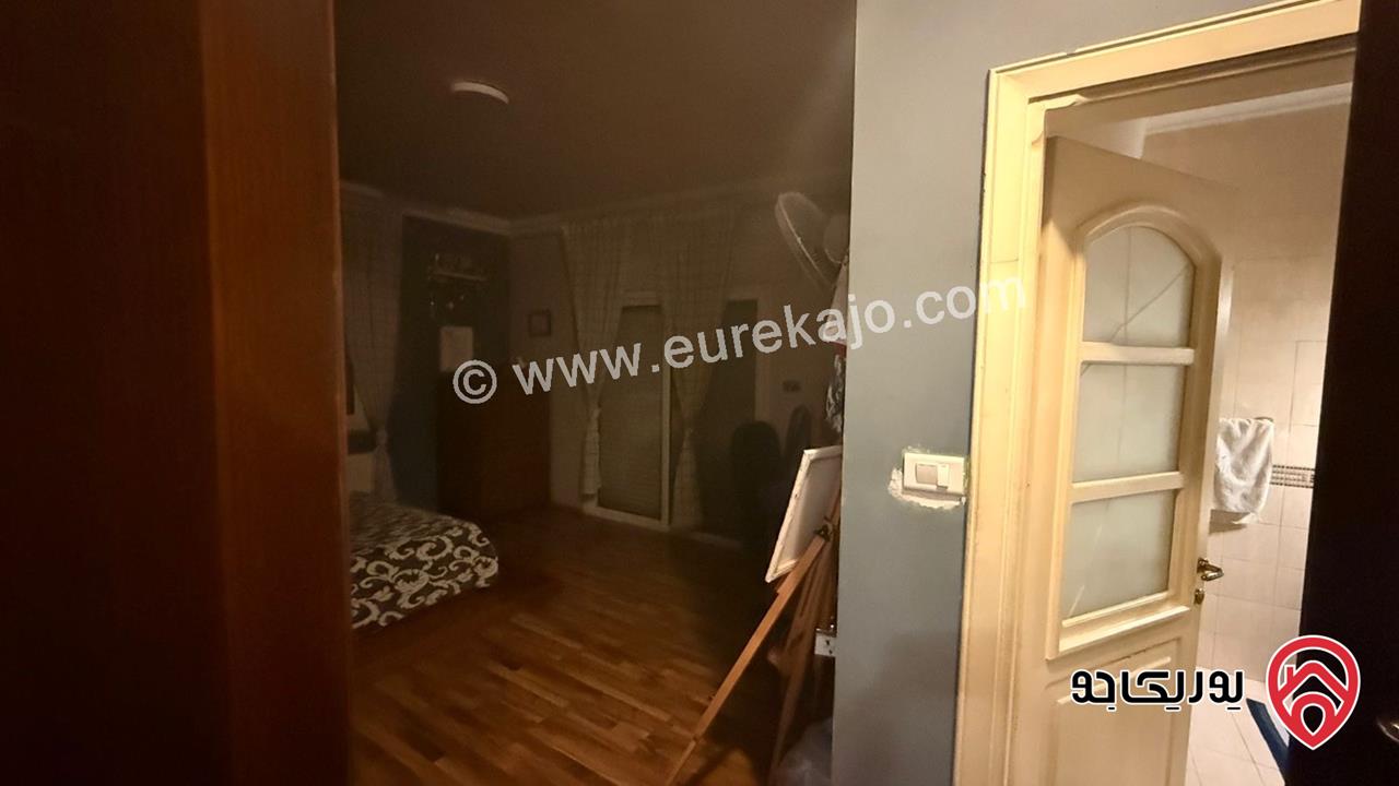 فيلا كبيرة مساحة البناء 800م على أرض 746م مع مسبح وحديقة واسعة للبيع في أرقى مناطق عمان الغربية - الكرسي
